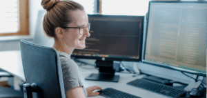 Entwicklerteam von Digital Experts bei der individuellen Softwareentwicklung für Unternehmen in Bayern